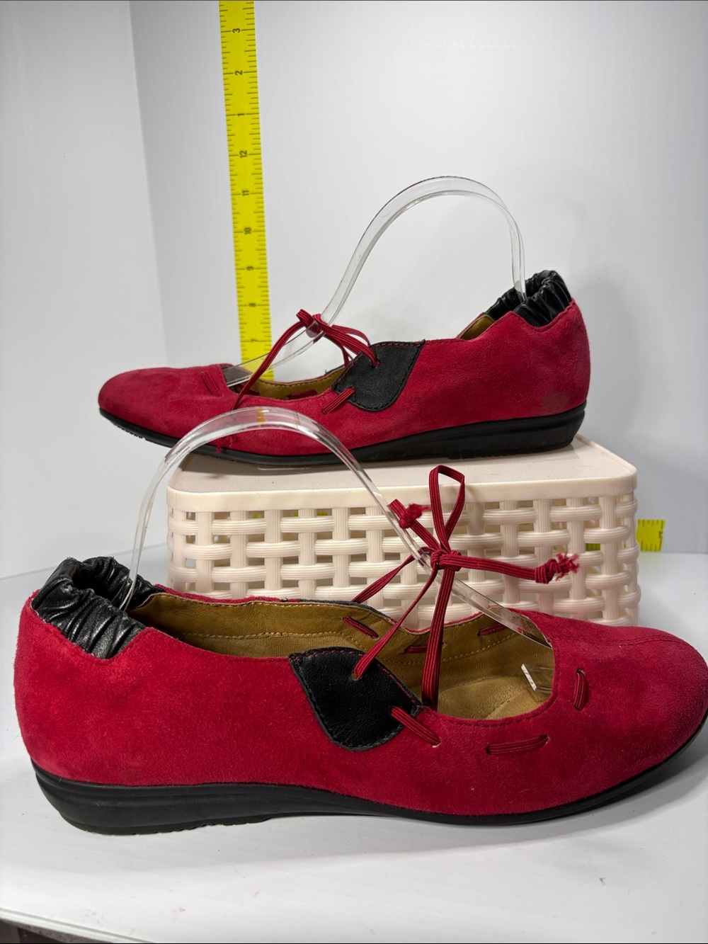 Comfortiva 10 wide Women's Red Suede Lace-Up Ballet Flats Black Trim. Box 28